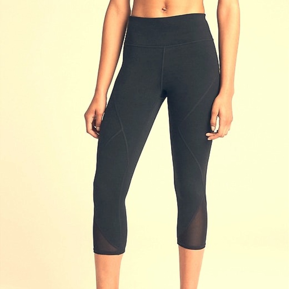 GapFit gfast mid rise capris